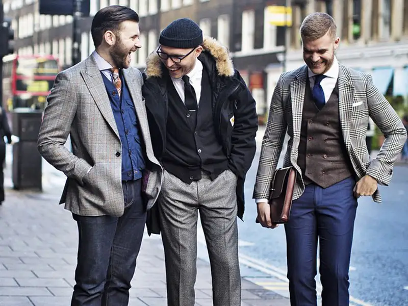 “Beyond the Suit: Breaking Stereotypes with Casual Chic in Men’s Style”